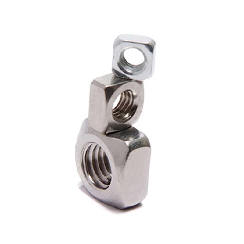 کنارے پر مربع گری دار میوے