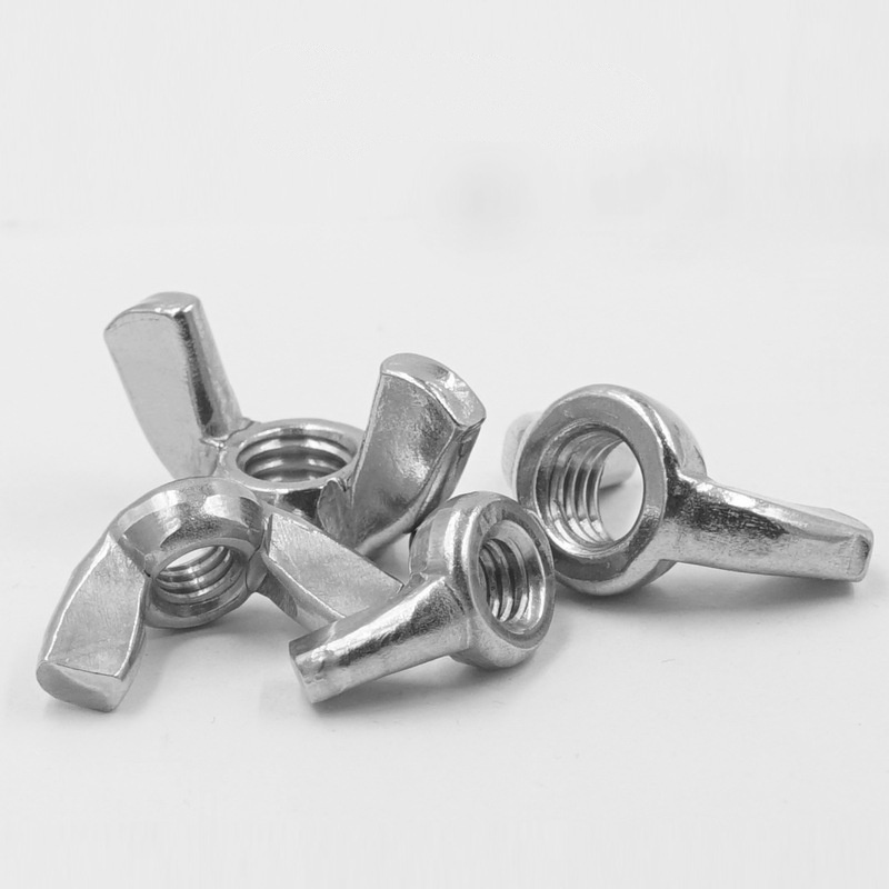 گول پنکھوں کے ساتھ ونگ نٹ